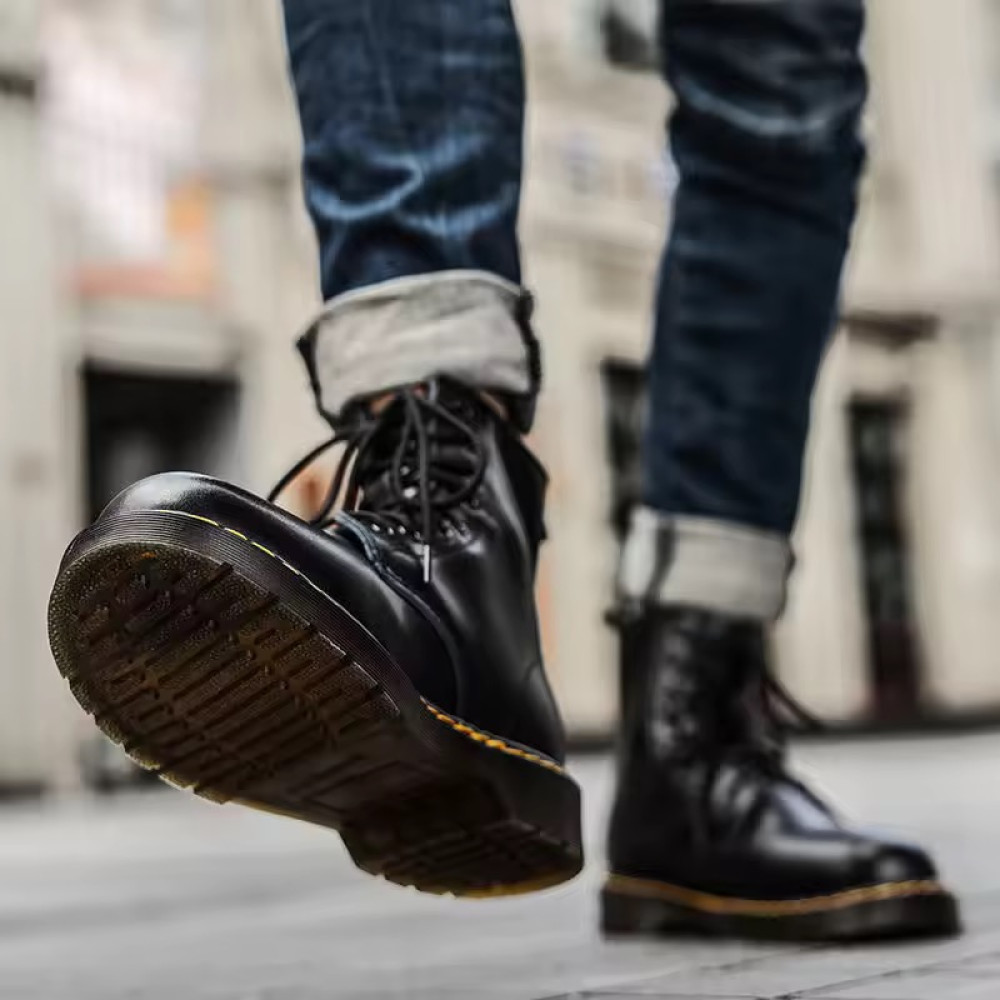 MEN'S MARTENS BOOTS